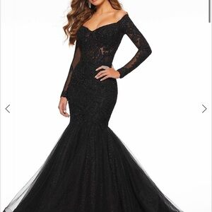 Elegant Black Lace Evening Gown